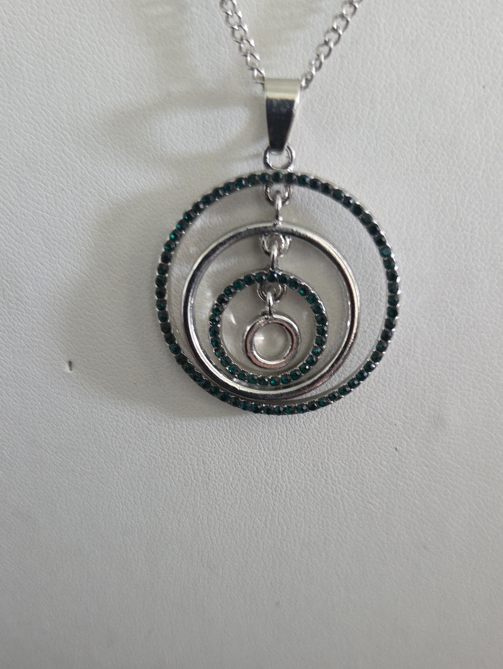 Paparazzi Upper Eastside Green Necklace NWT - Picture 2 of 3